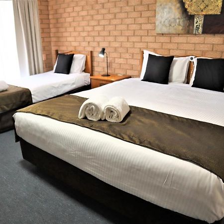 Golden Chain Aalana Motor Inn Cowra Exterior photo